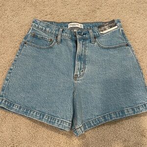 Abercrombie - Curve Love High Rise Dad Short Size 27 / 4